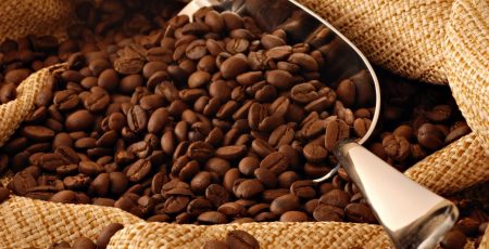 Giá cà phê nguyên chất mỗi loại cũng khác nhau.