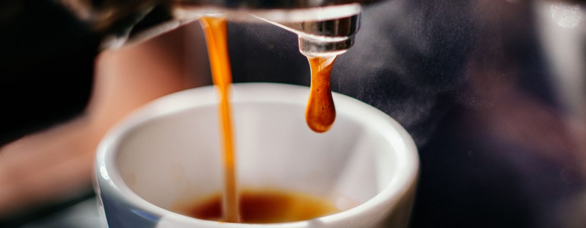 Cà phê Espresso pha chế trực tiếp từ hạt café rang sơ.