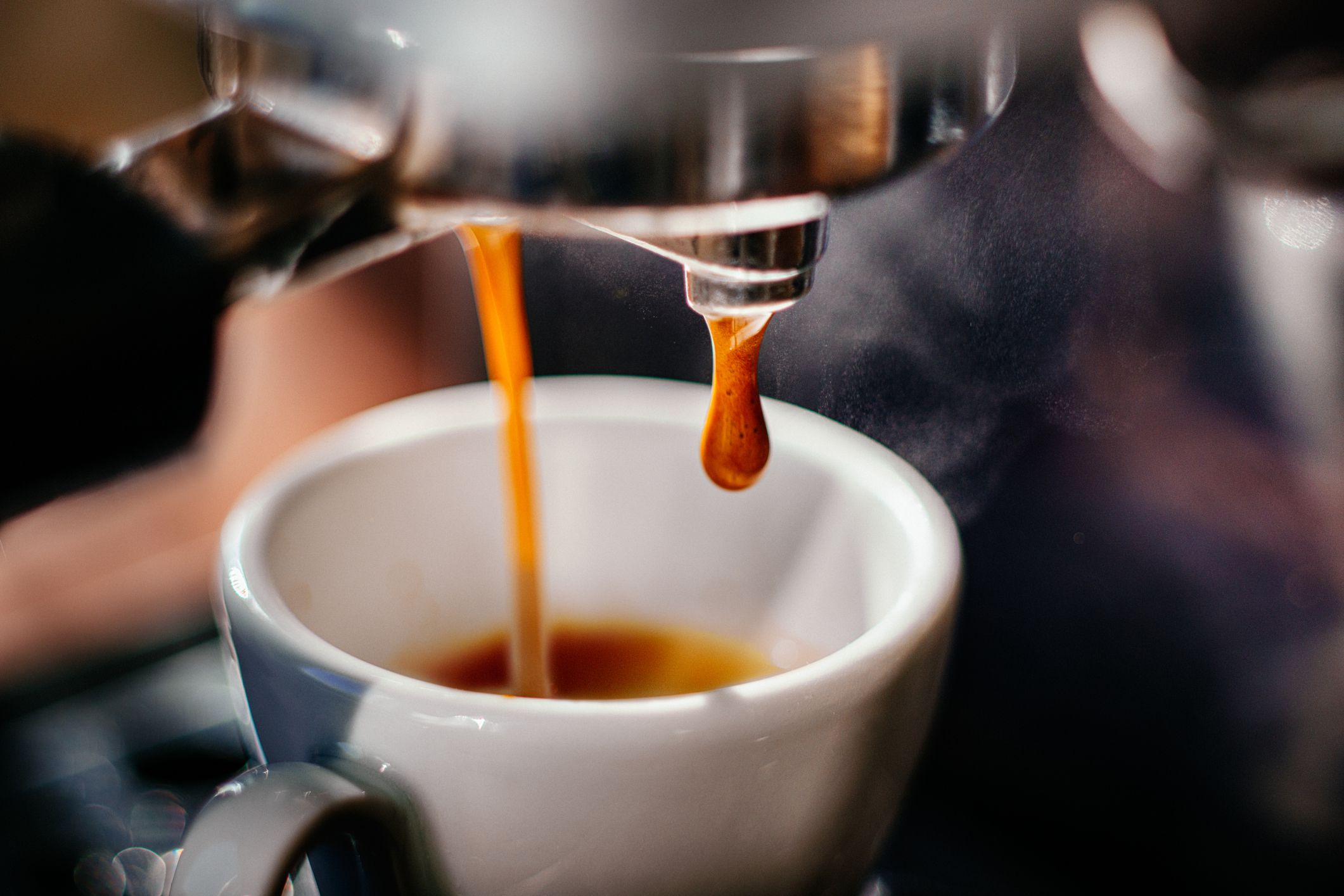 Cà phê Espresso pha chế trực tiếp từ hạt café rang sơ.