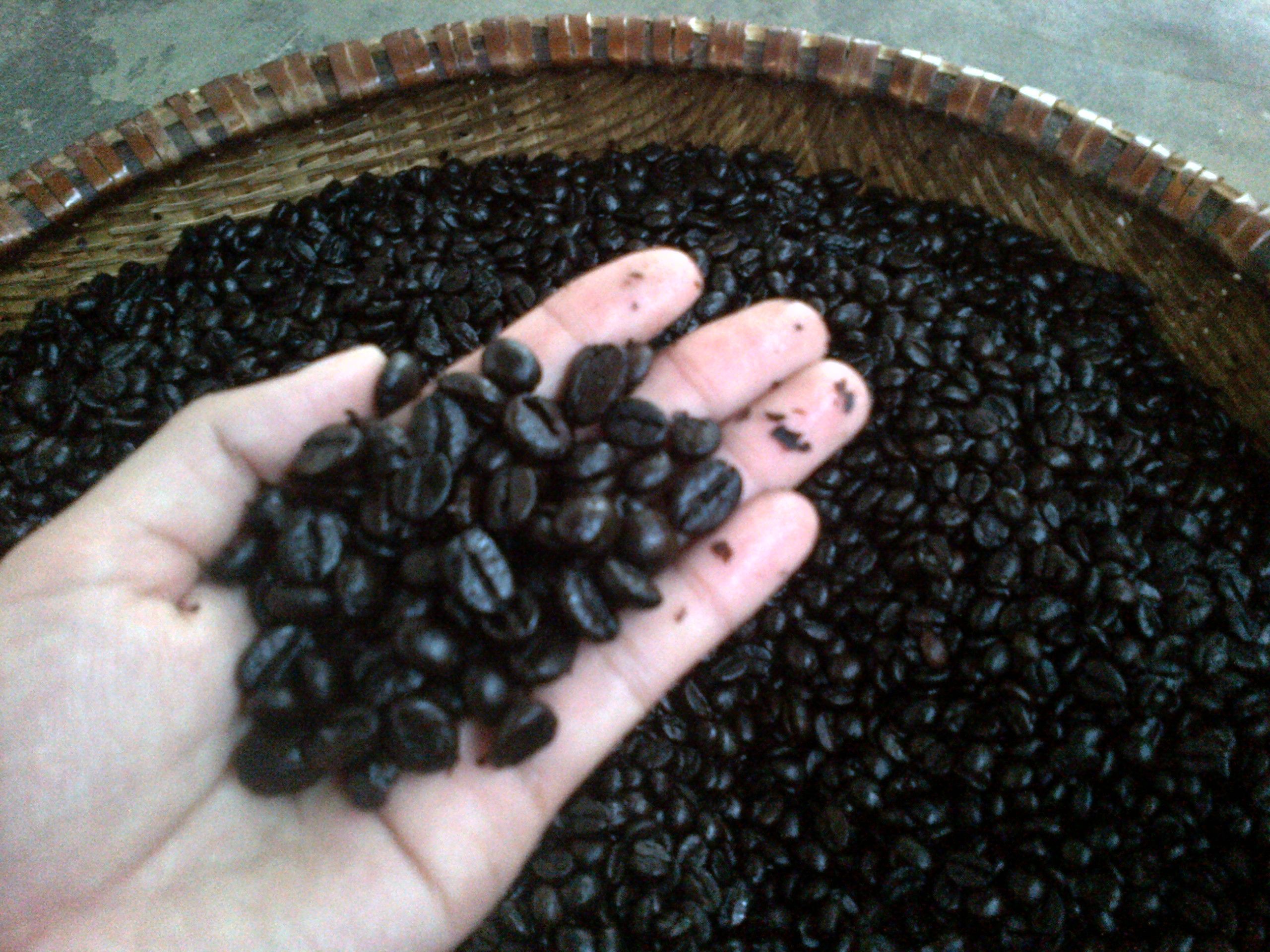 Cà phê pha trộn tràn lan cùng cà phê nguyên chất.