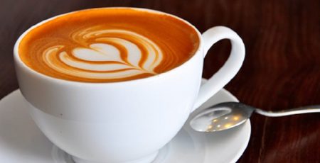 Cappuccino gồm 3 phần đều nhau: Espresso gấp đôi lượng nước, sữa sủi bọt, sữa nóng.