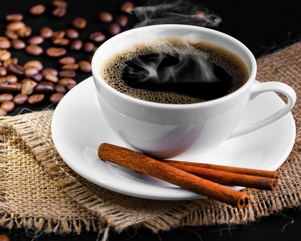 Quế tăng hương thơm và vị ngọt cho cà phê