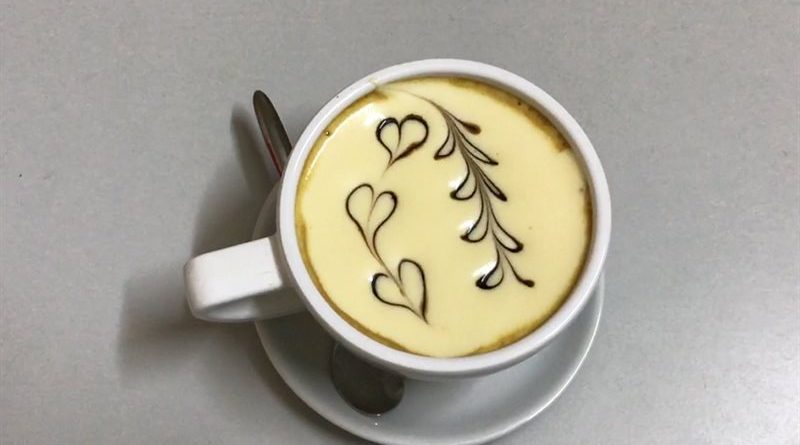 Một tách cà phê trứng quyến rũ