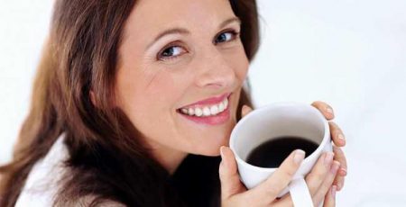 Uống cà phê đúng cách giúp phụ nữ có được thân hình thon gọn
