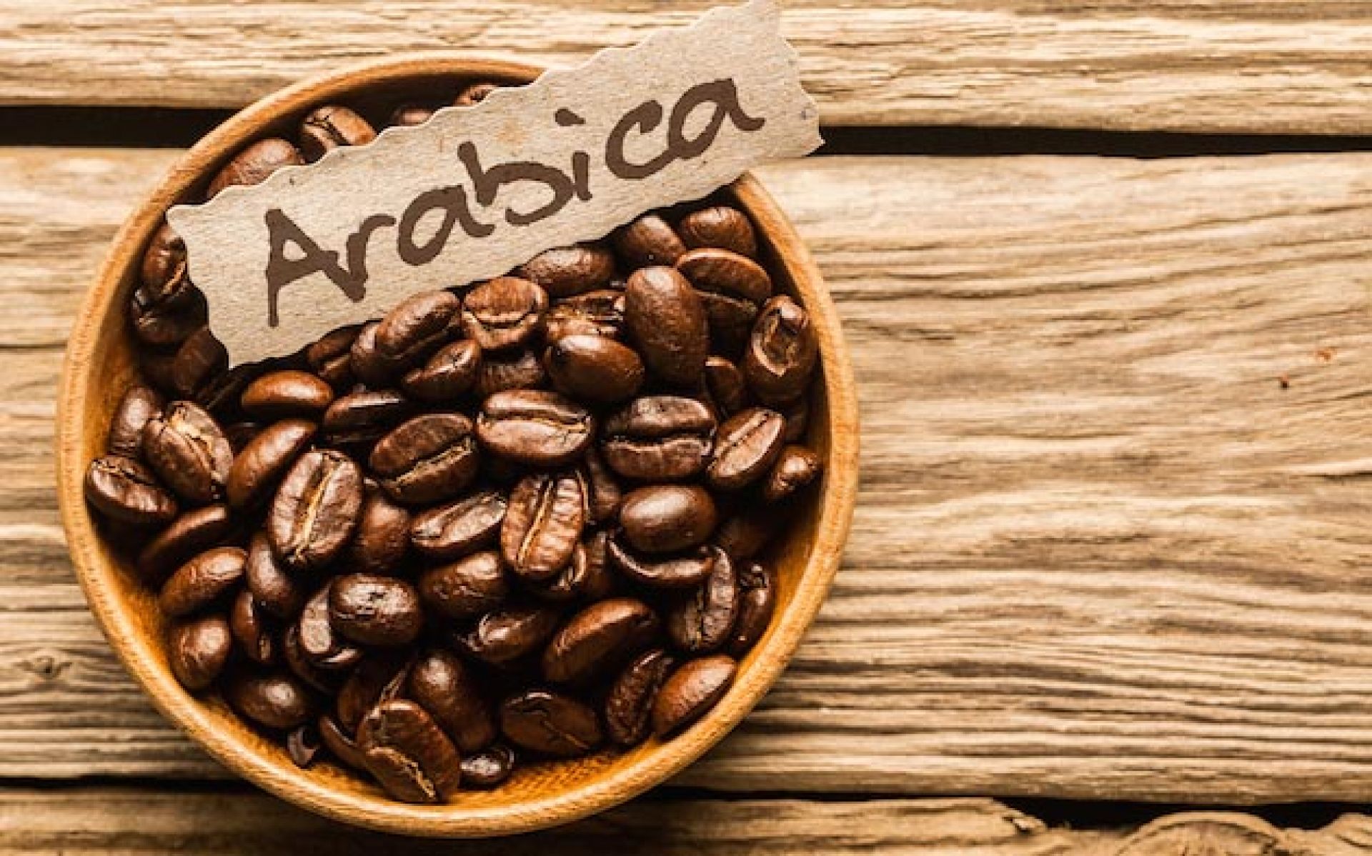 Cà phê Arabica có vị đắng nhẹ và vị chua thanh sảng khoái